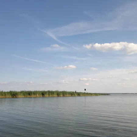 Charming Attic Retreat, Usedom 아파트 *